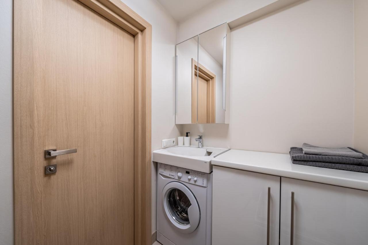 Trendy Top-Floor Stay In Heart Of Riga, Near Bars & Culture Bagian luar foto