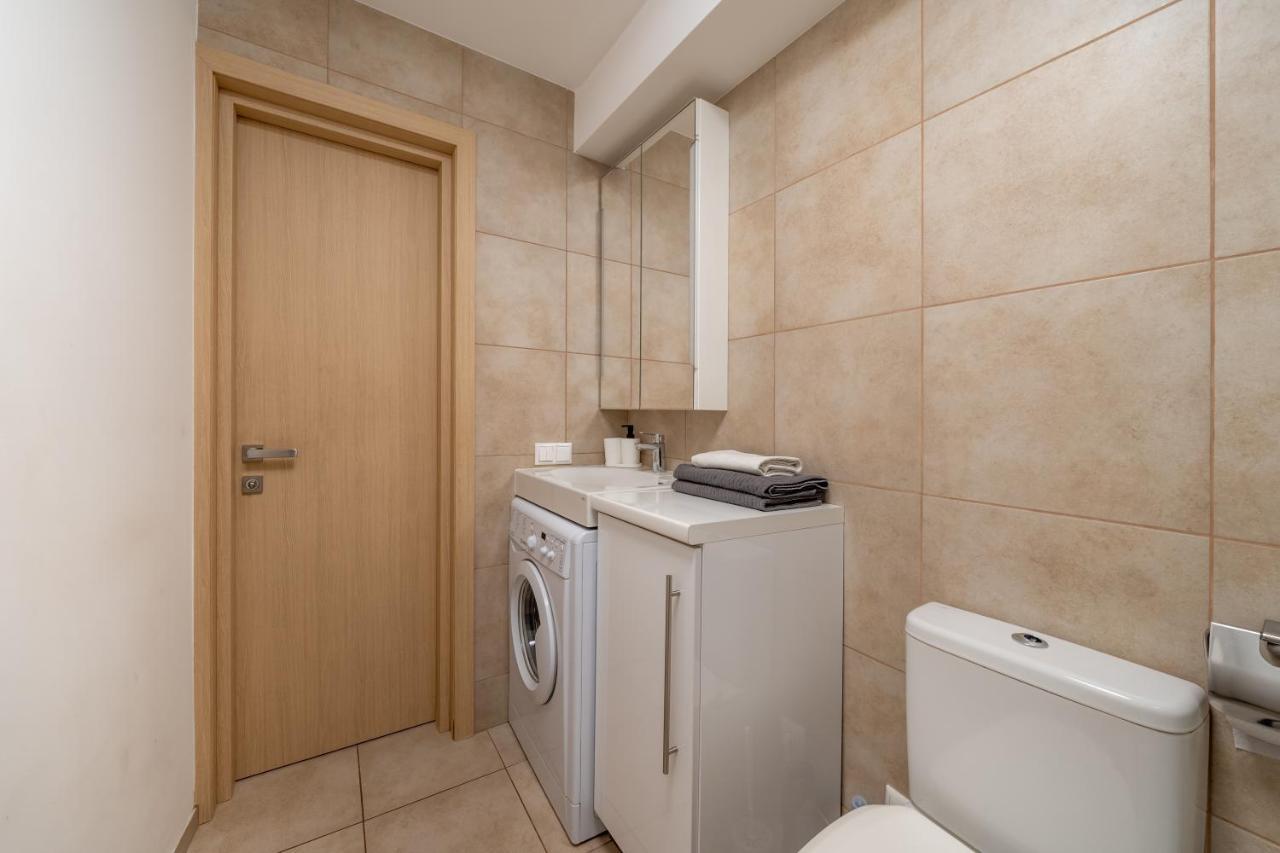 Trendy Top-Floor Stay In Heart Of Riga, Near Bars & Culture Bagian luar foto