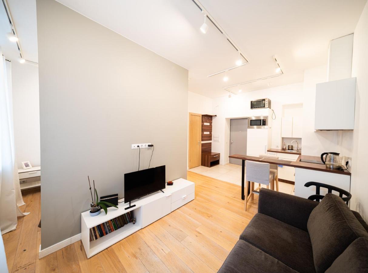 Trendy Top-Floor Stay In Heart Of Riga, Near Bars & Culture Bagian luar foto