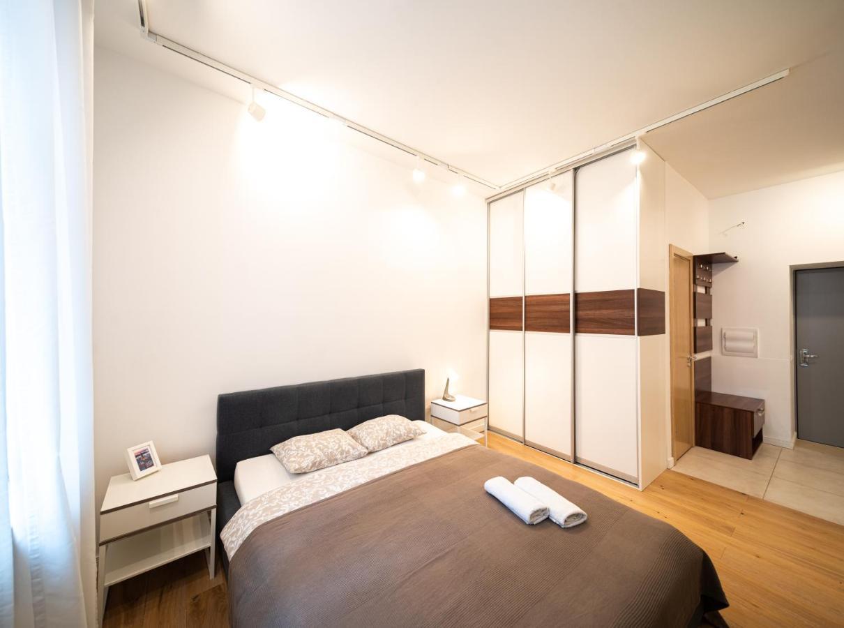 Trendy Top-Floor Stay In Heart Of Riga, Near Bars & Culture Bagian luar foto