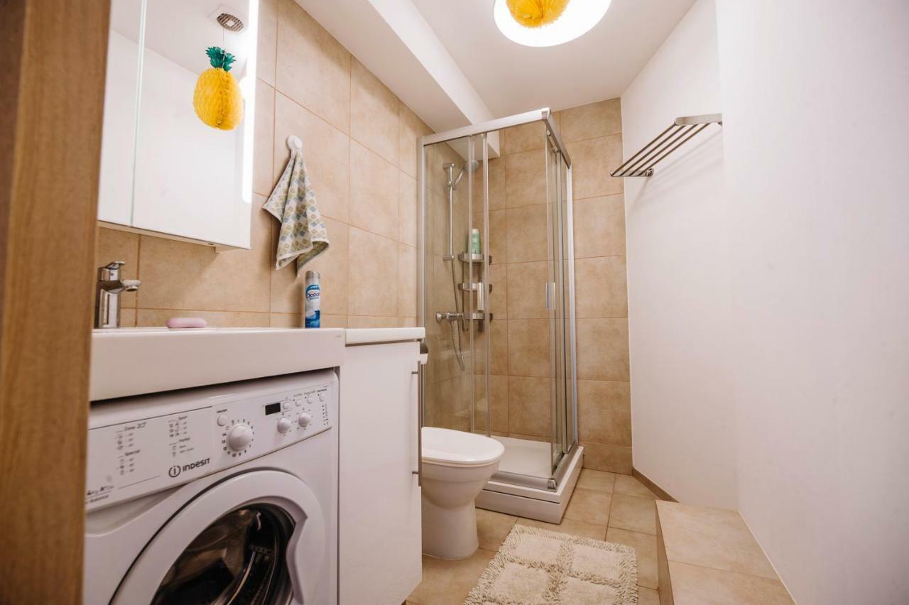 Trendy Top-Floor Stay In Heart Of Riga, Near Bars & Culture Bagian luar foto